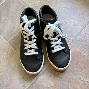 A New Day mid-top Women’s sneakers